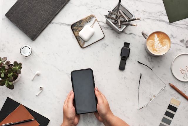 Kaip pasirinkti patikimą mobiliųjų telefonų taisyklą?